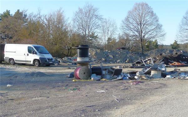 Wanderparkplatz verkommt zum Müllplatz