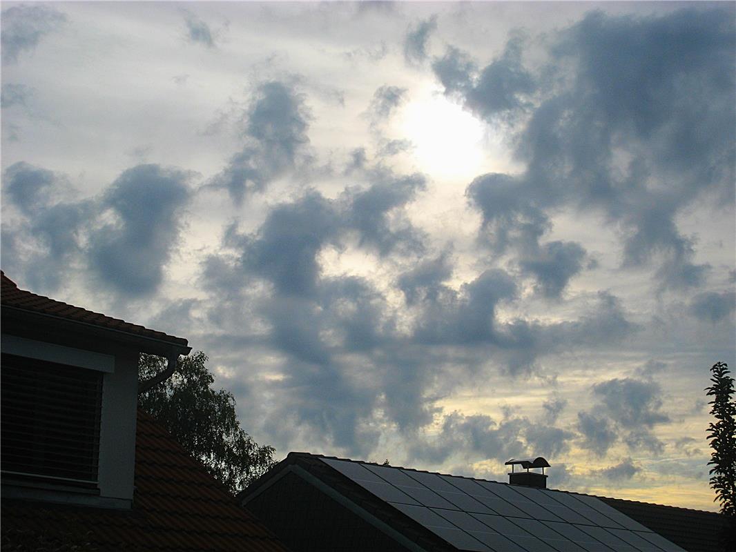 Was der Wind am Himmel alles so schieben muss ... toll. Von Frank Winter aus Neb...