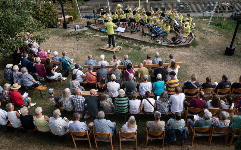 Was für ein Sommerabend: Open-Air-Konzert des Posaunenchors Deckenpfronn zum Thema „Elements“GB-Foto: Schmidt
