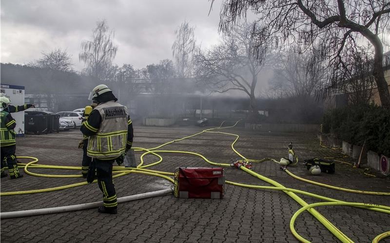 Großeinsatz der Feuerwehr bei Brand in Sindelfinger Sammelunterkunft