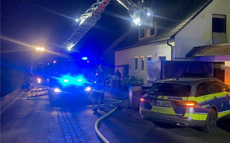Brand in Öschelbronn fordert einen leicht Verletzten und 100 000 Euro Sachschaden