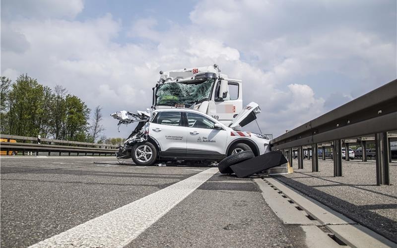 Tödlicher Unfall auf Autobahn A81 - Stau in Richtung Singen