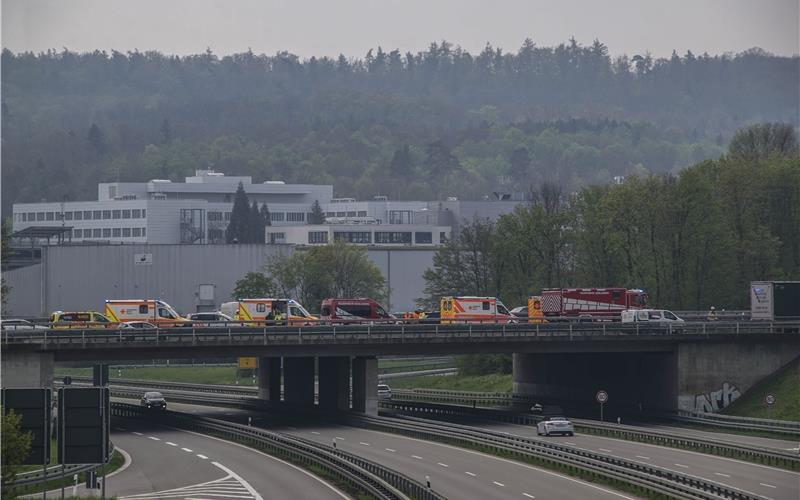 Tödlicher Unfall auf Autobahn A81 - Stau in Richtung Singen