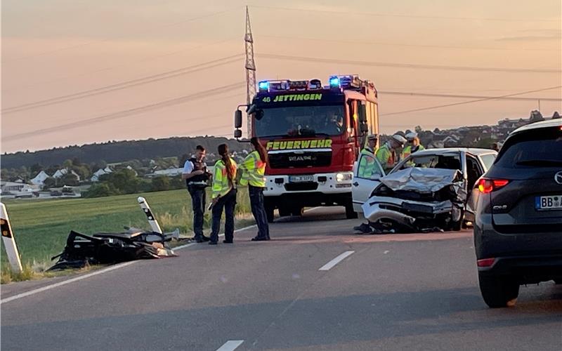 Zwischen Sindlingen und Jettingen: Fünf verletzte Personen nach schwerem Unfall