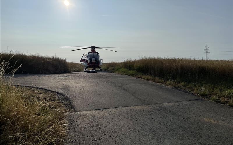 Drei Menschen verletzt: Rettungshubschrauber nach Unfall zwischen Oberjettingen und Sulz im Einsatz