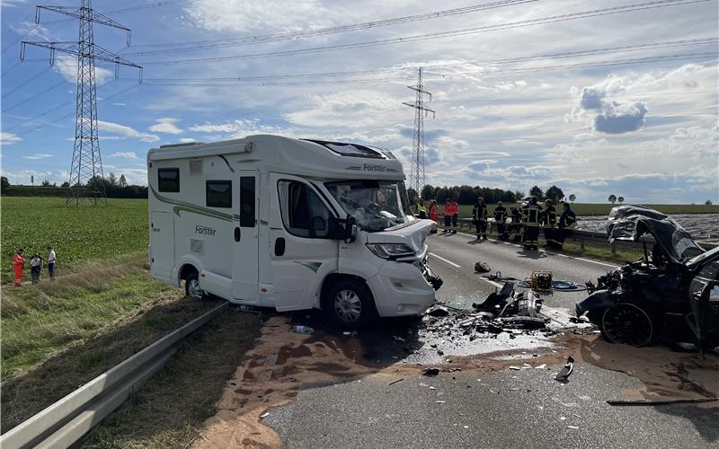 Mercedes kracht in Wohnmobil: Drei Menschen bei Unfall nahe Bondorf verletzt