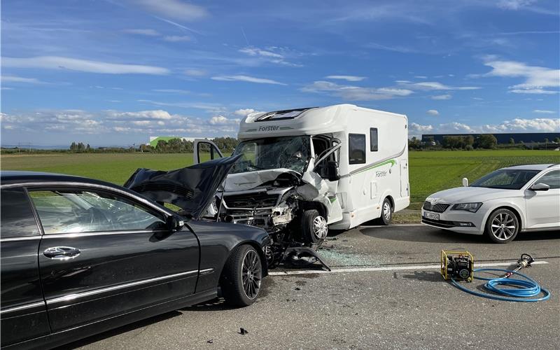 Mercedes kracht in Wohnmobil: Drei Menschen bei Unfall nahe Bondorf verletzt