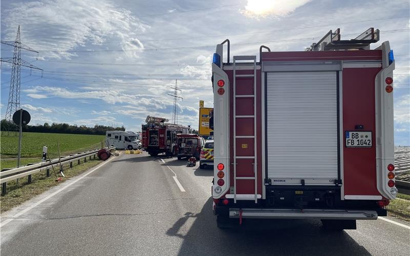 Mercedes kracht in Wohnmobil: Drei Menschen bei Unfall nahe Bondorf verletzt