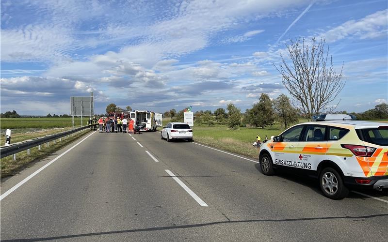 Mercedes kracht in Wohnmobil: Drei Menschen bei Unfall nahe Bondorf verletzt