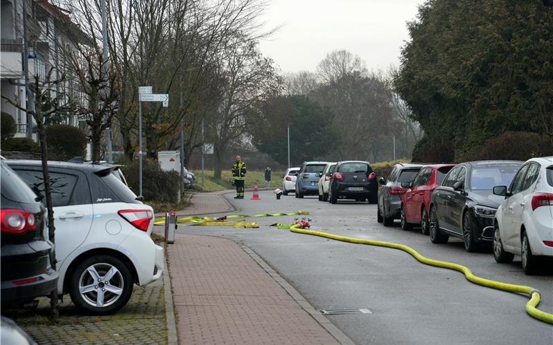 Feuerwehr evakuiert Wohnhäuser wegen defekter Gasleitung in Nebringen