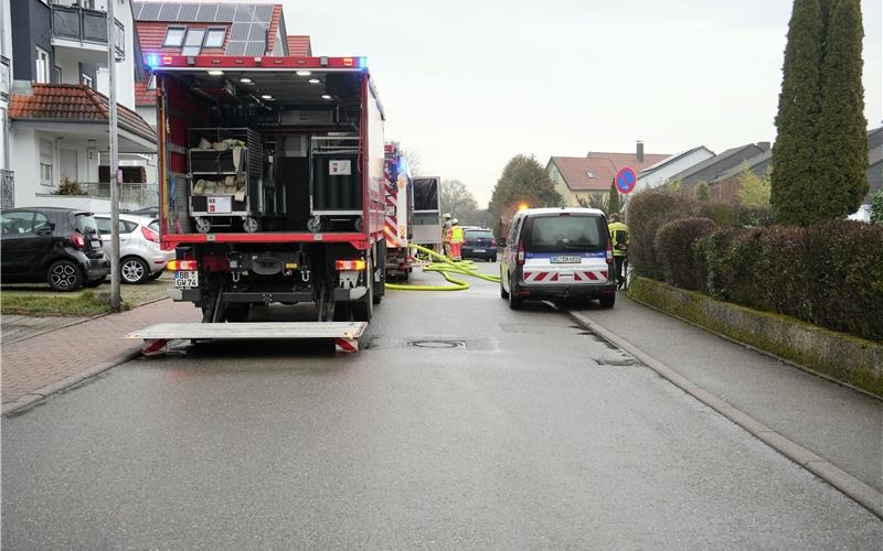 Feuerwehr evakuiert Wohnhäuser wegen defekter Gasleitung in Nebringen