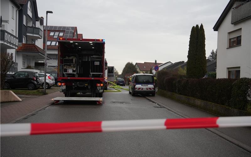 Feuerwehr evakuiert Wohnhäuser wegen defekter Gasleitung in Nebringen