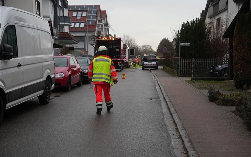 Feuerwehr evakuiert Wohnhäuser wegen defekter Gasleitung in Nebringen