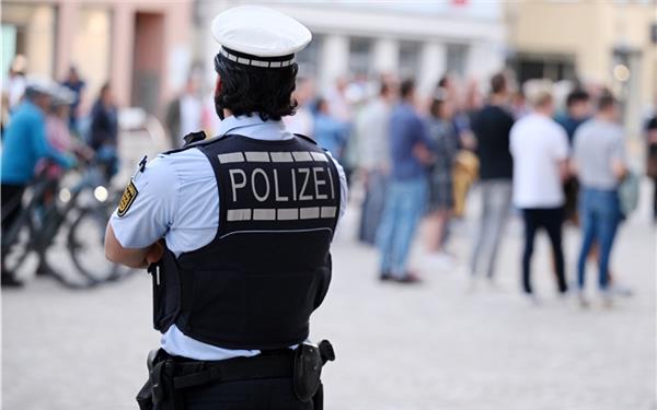 Sohn Von Seniorin Durchschaut Betrug Polizei Nimmt Tatverdächtigen Fest - j92bug0