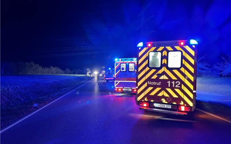 Auto gerät in Gegenverkehr: Unfall bei Deckenpfronn fordert mehrere Verletzte