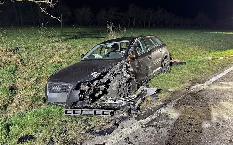 Auto gerät in Gegenverkehr: Unfall bei Deckenpfronn fordert mehrere Verletzte