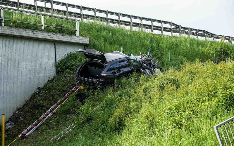 Mercedes-Fahrer wird bei Unfall in Böblingen tödlich verletzt