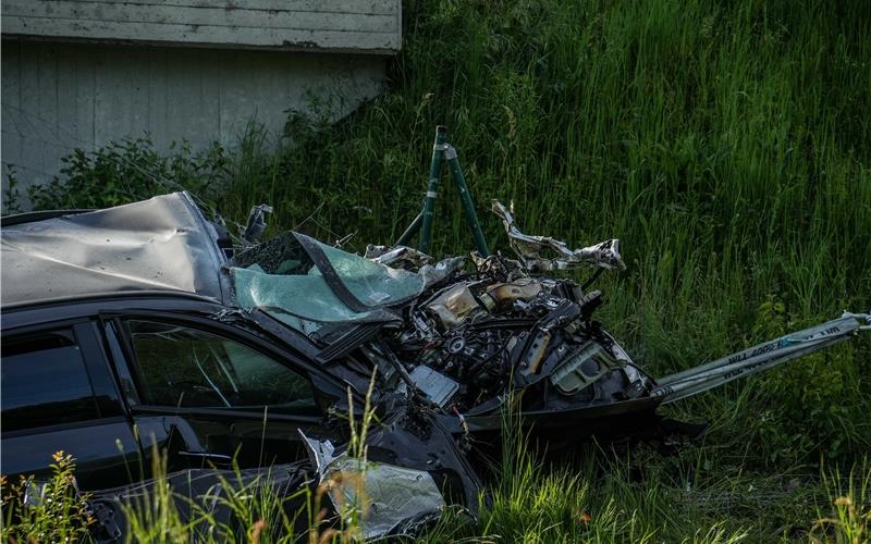 Mercedes-Fahrer wird bei Unfall in Böblingen tödlich verletzt