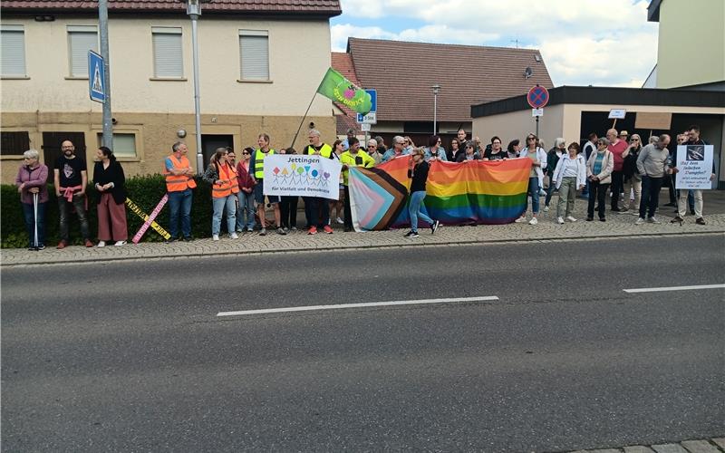 Protestaktionen am Sonntagabend gegen AfD-Bürgerdialog in Jettingen: Großaufgebot der Polizei