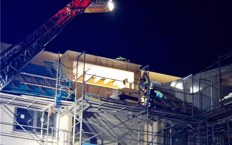 Brand in Dachstuhl ruft Herrenberger Feuerwehr auf den Plan