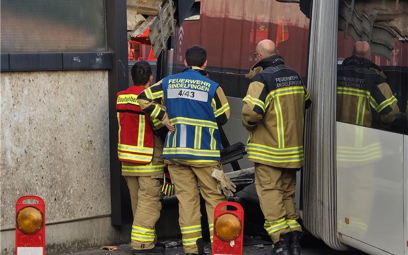 Massenkarambolage durch Bus in Sindelfingen nach gesundheitlichem Notfall