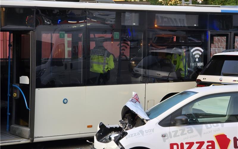 Massenkarambolage durch Bus in Sindelfingen nach gesundheitlichem Notfall