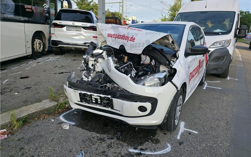 Massenkarambolage durch Bus in Sindelfingen nach gesundheitlichem Notfall