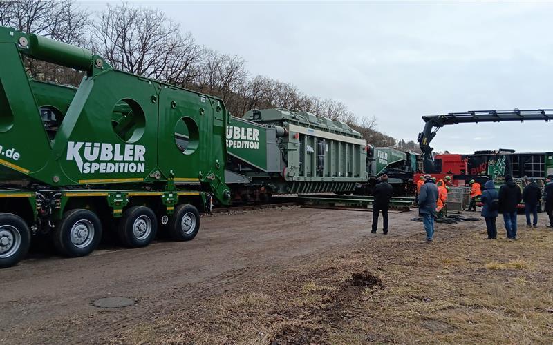 Verladen des Riesentrafos für Jettingen hat begonnen