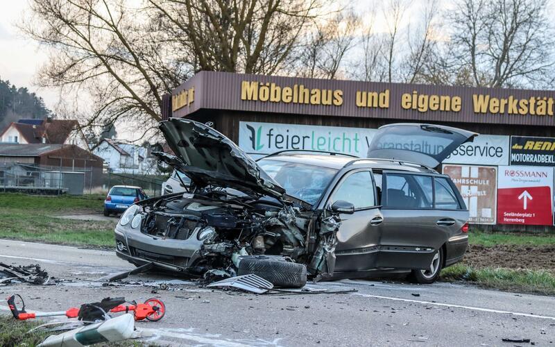 Siebenjährige bei Frontalzusammenstoß auf der B14 bei Nufringen schwer verletzt