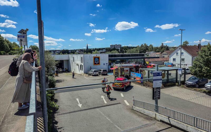 Feuerwehreinsatz für Müllcontainer-Brand beim Herrenberger Aldi
