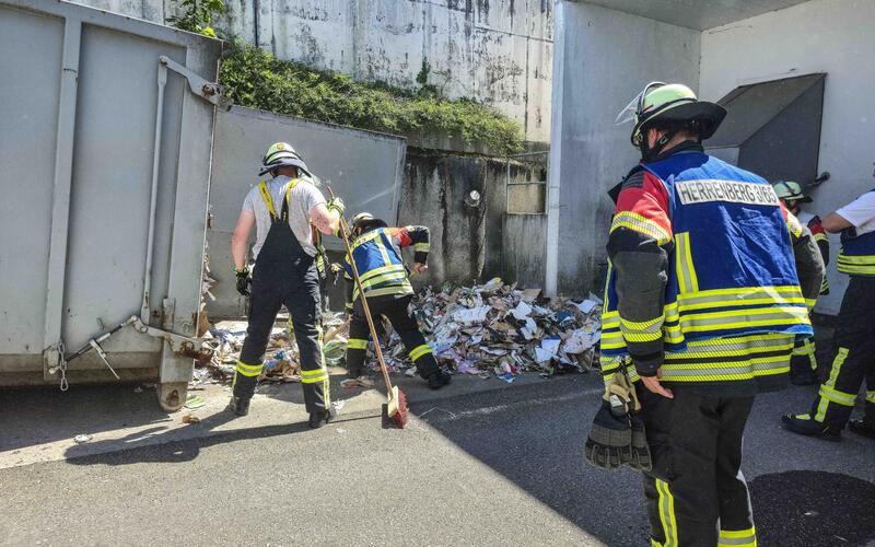 Feuerwehreinsatz für Müllcontainer-Brand beim Herrenberger Aldi