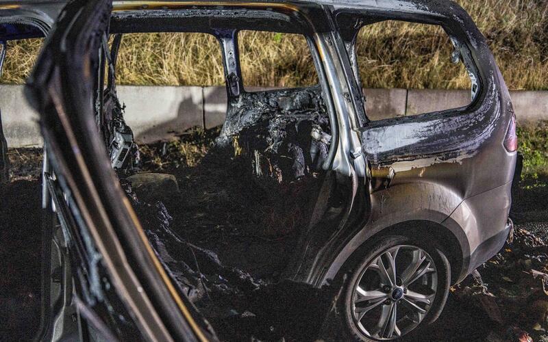 Auto brennt auf der A 81 bei Gärtringen vollständig aus