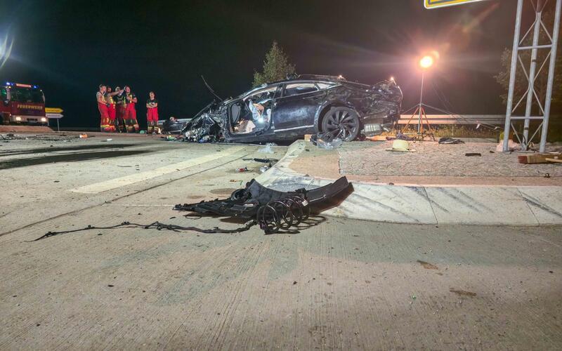 Zwei Schwerverletzte nach nächtlichem Unfall bei Jettingen