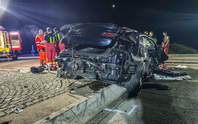 Zwei Schwerverletzte nach nächtlichem Unfall bei Jettingen