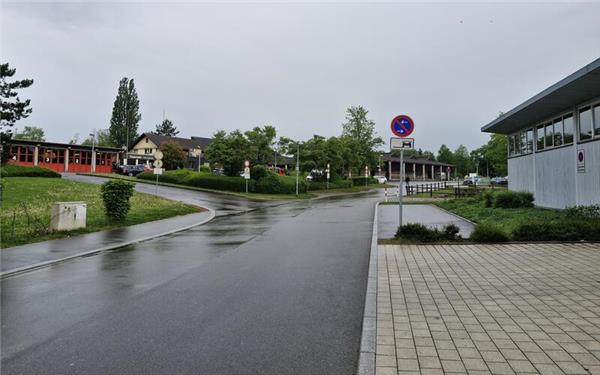 Wegen der Fahrzeugenhallensanierung gibt es Einschränkungen in der Stadthallenstraße für Verkehrsteilnehmer. GB-Foto: gb
