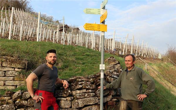 Wegewart Uwe Schneck (links) und Naturschutzwart Jörg Dessecker engagieren sich seit vielen Jahren bei der Breitenholzer Ortsgruppe des Schwäbischen Albvereins.