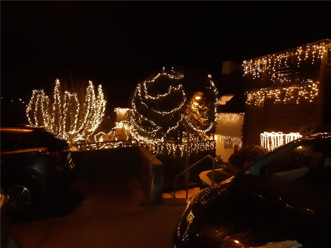 Weihnachtsbeleuchtung XXL: Der Boondorfer Uwe Maier stieß auf sie in Deufringen....