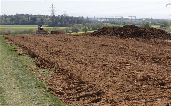 Weitere Erdauffüllungen auf Ackerland bei Jettingen