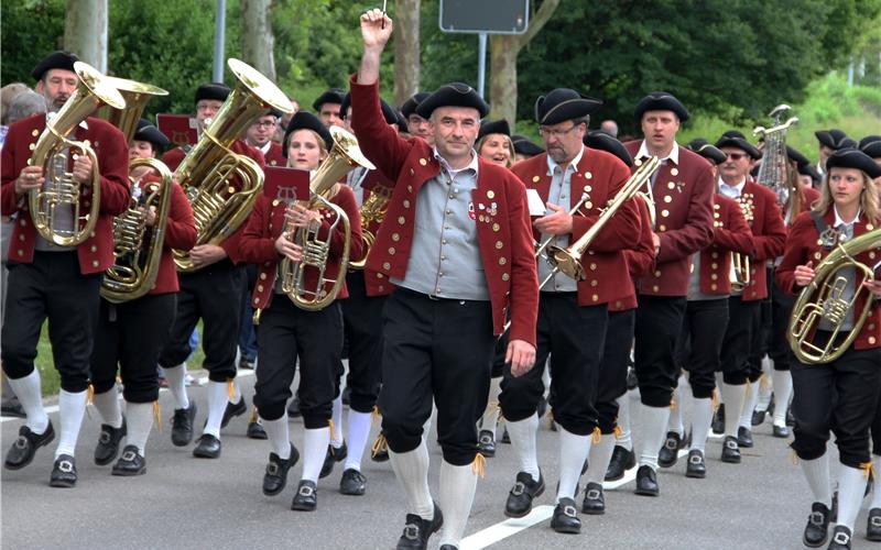 Wenn in Jettingen vom 14. bis 18. Juli das 50-jährige Gemeindejubiläum gefeiert wird, darf auch ein großer Festzug mit dem Unterjettinger Musikverein an der Spitze nicht fehlen. GB-Foto: Priestersbach