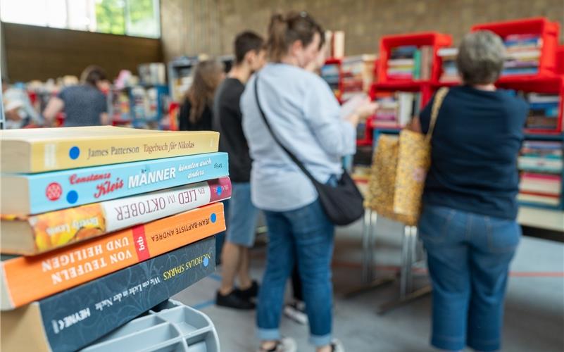 Wer Lesestoff sucht, wird diese Woche beim Bücherbasar in der Grafenberghalle fündig. GB-Foto: Vecsey