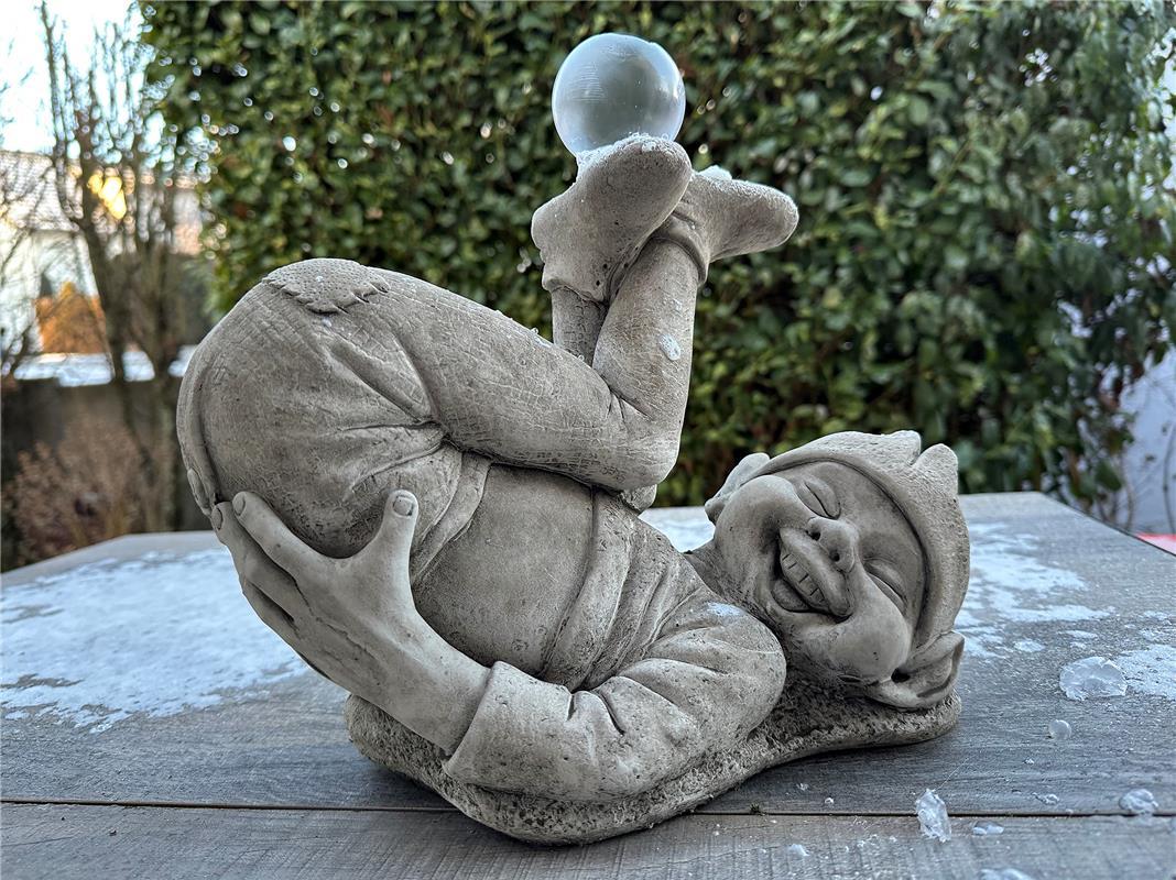 Wer hat am Neujahrsmorgen mehr Spaß – der Wichtel oder die Fotografin?  Von Anja...