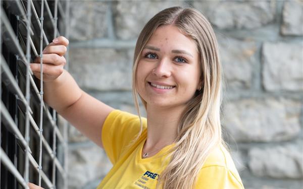 Werkeln gefiel Corinna Frey schon als Kind. In der Ausbildung zur Rollladen- und Sonnenschutzmechatronikerin macht die 23-Jährige das Hobby zum Beruf.GB-Foto: Vecsey