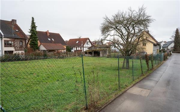 „Wichtiger Baustein“: Die bevorstehende Neubebauung in der Talstraße schafft barrierefreien Wohnraum. GB-Foto: Vecsey