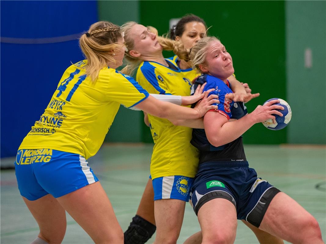 Wiebke Meyer (HC Leipzig #41), Stefanie Hummel (HC Leipzig #36), Stefanie Schoen...