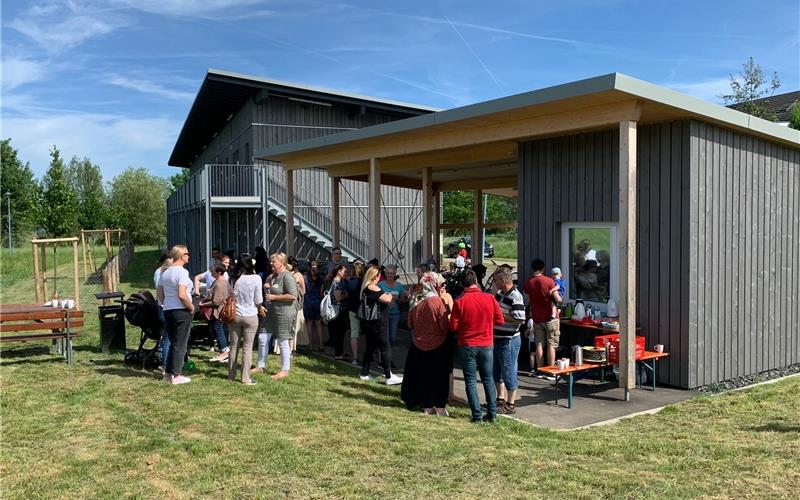 Willkommenskultur in Gärtringen: Als im vergangenen Jahr die damals neue Flüchtlingsunterkunft im Kayertäle bezogen wurde, haben einige Nachbarn gemeinsam mit dem Arbeitskreis „Ankommen“ eine Aktion für die Bewohner angeboten. GB-Foto: gb