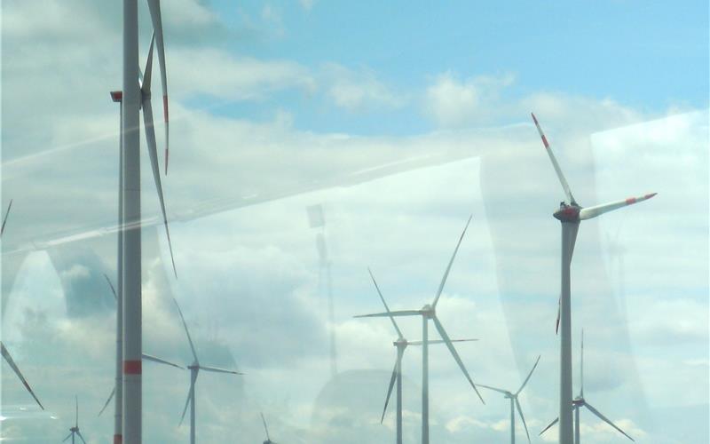 Windpark bei Naumburg.