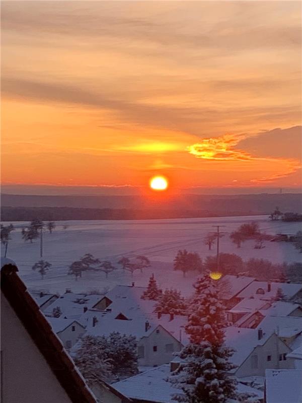 Winterlicher Sonnenaufgang über Deckenpfronn. Herbert Paulus hatte schon früh di...