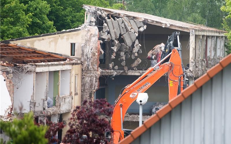 „Schlossblick“ nimmt nächste Hürde Wo einst die mittlerweile abgerissene Grundschule stand, sollen Wohnhäuser gebaut werden GB-Foto (Archiv): Schmidt