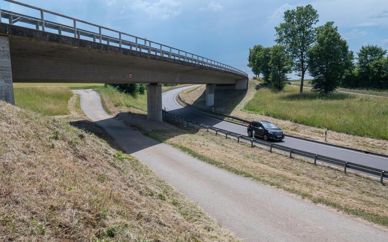 Wofür weicht die Brücke an der L1184? In Stuttgart denkt man an einen T-Knotenpunkt, in Bondorf an einen Kreisverkehr. GB-Foto: Vecsey