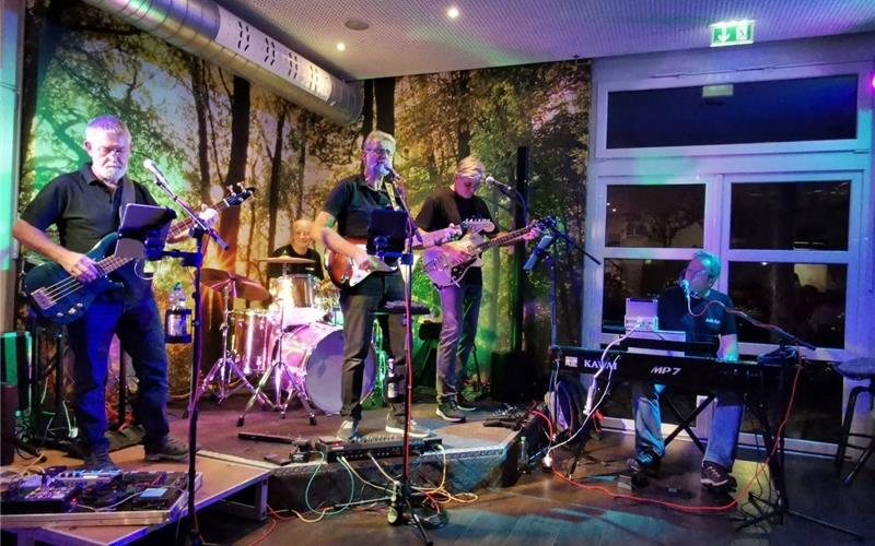 Wohnzimmerkonzert mit „Jett-Set“ im neu erschaffenen Bürgercafé